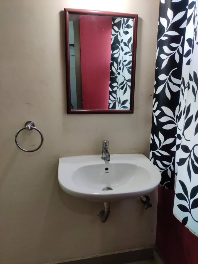Subasree Cottage Tirunallar Buitenkant foto