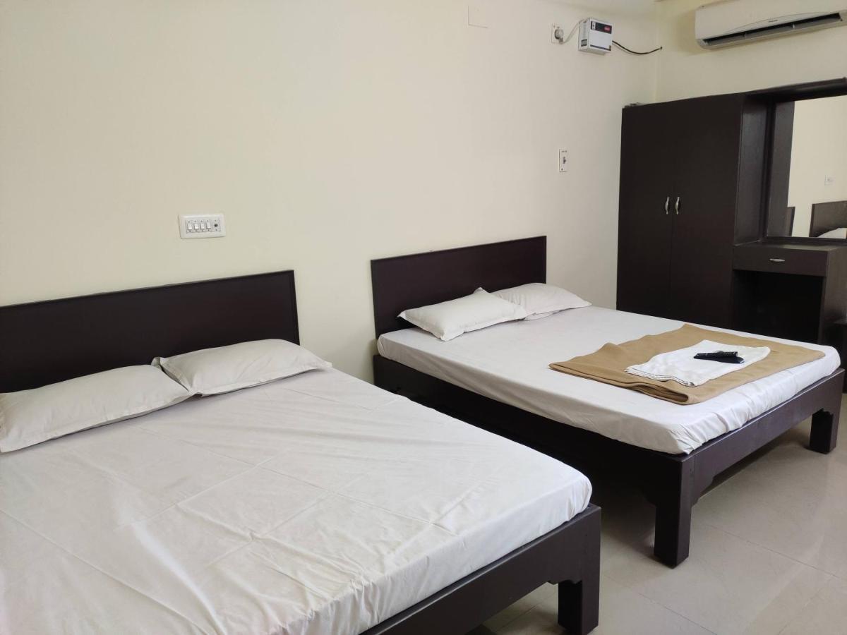 Subasree Cottage Tirunallar Buitenkant foto